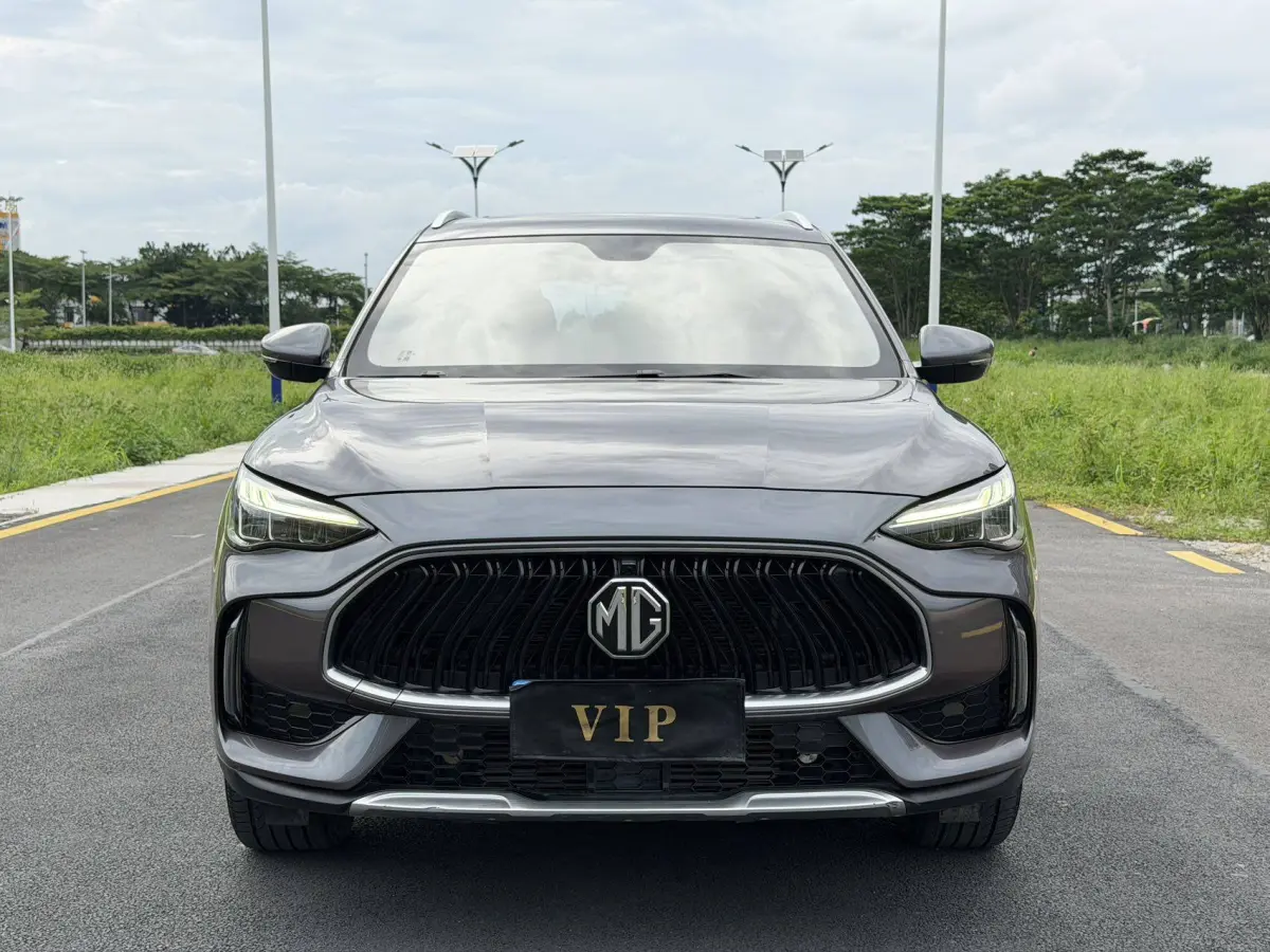 MG Pilot 1.5T Luxury Edition view 2