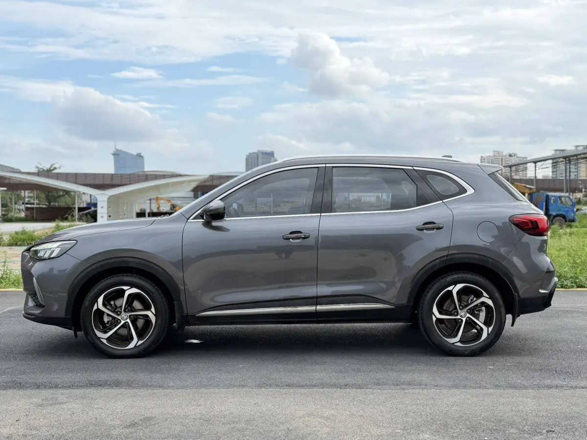 MG Pilot 1.5T Luxury Edition view 7
