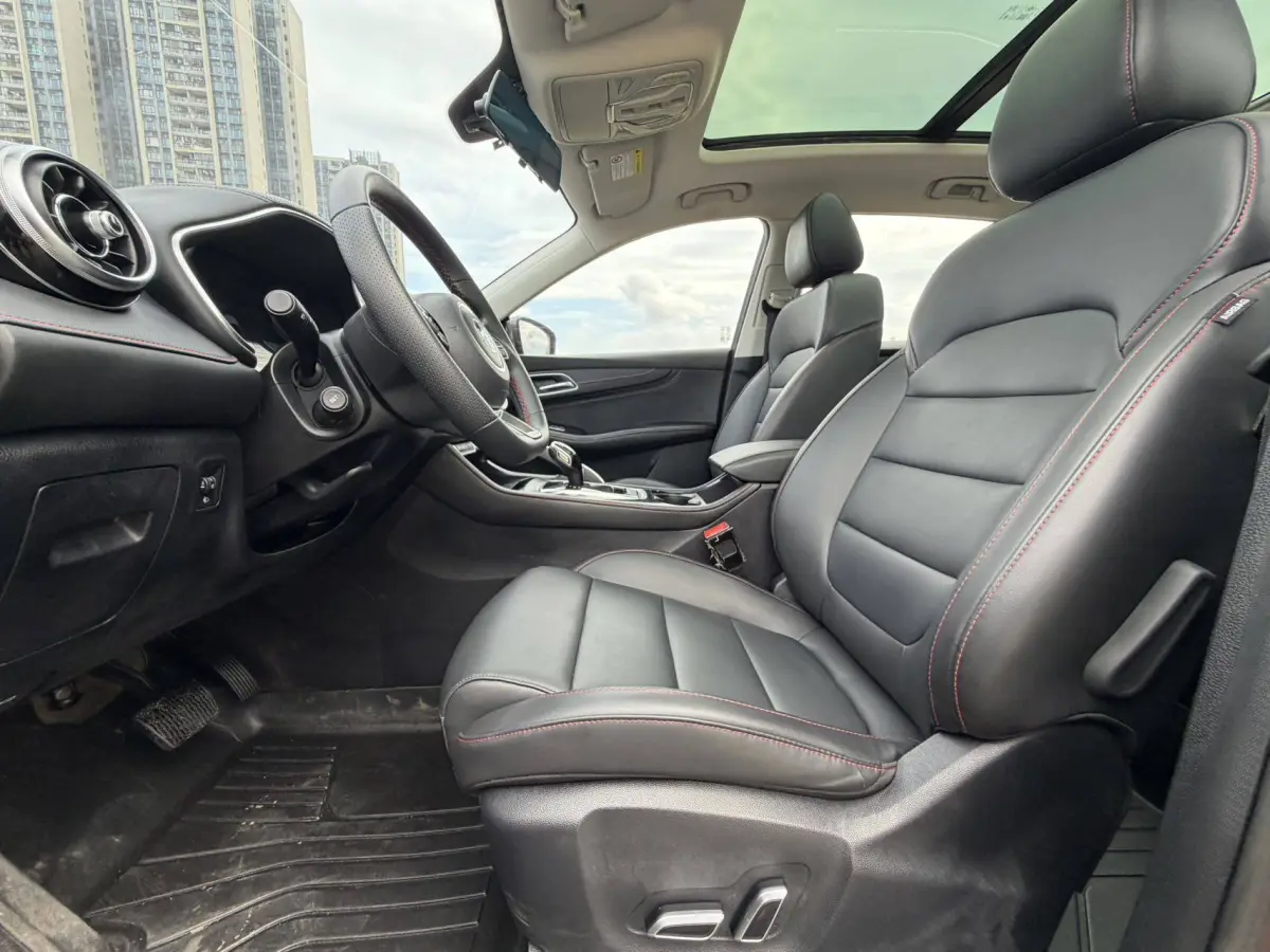 MG Pilot 1.5T Luxury Edition view 8