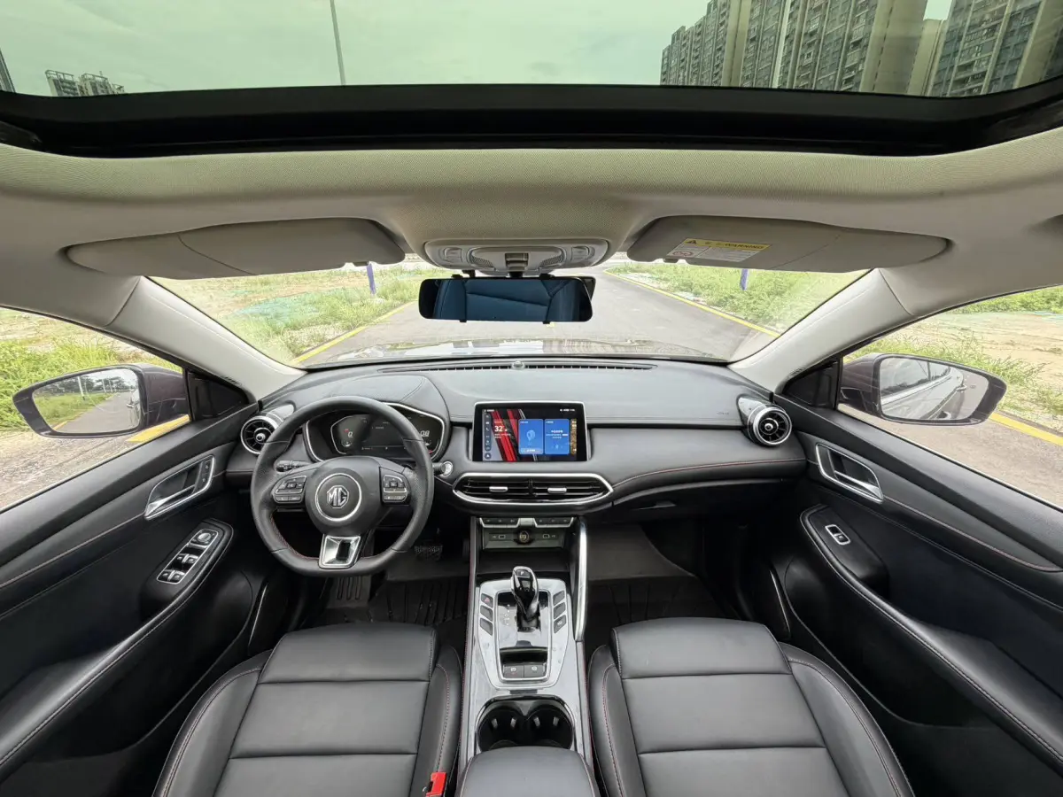 MG Pilot 1.5T Luxury Edition view 11