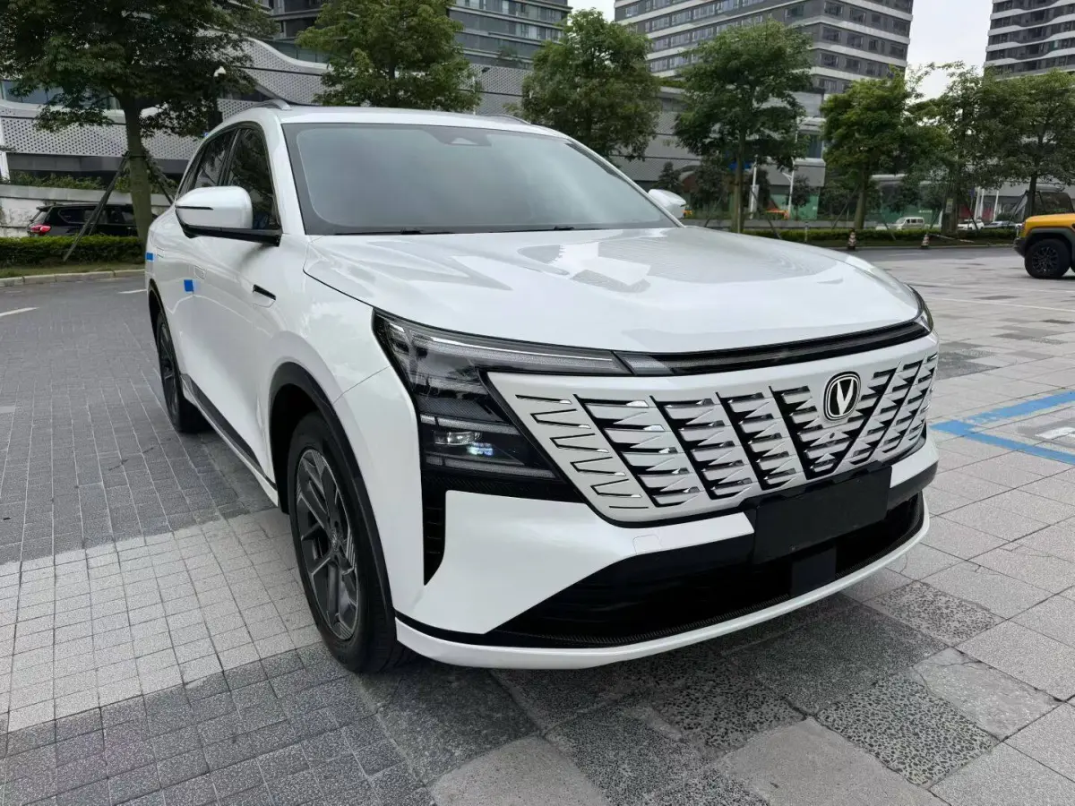 Changan CS75plus, New Blue Whale 1.5T Smart Premium Edition. view 2