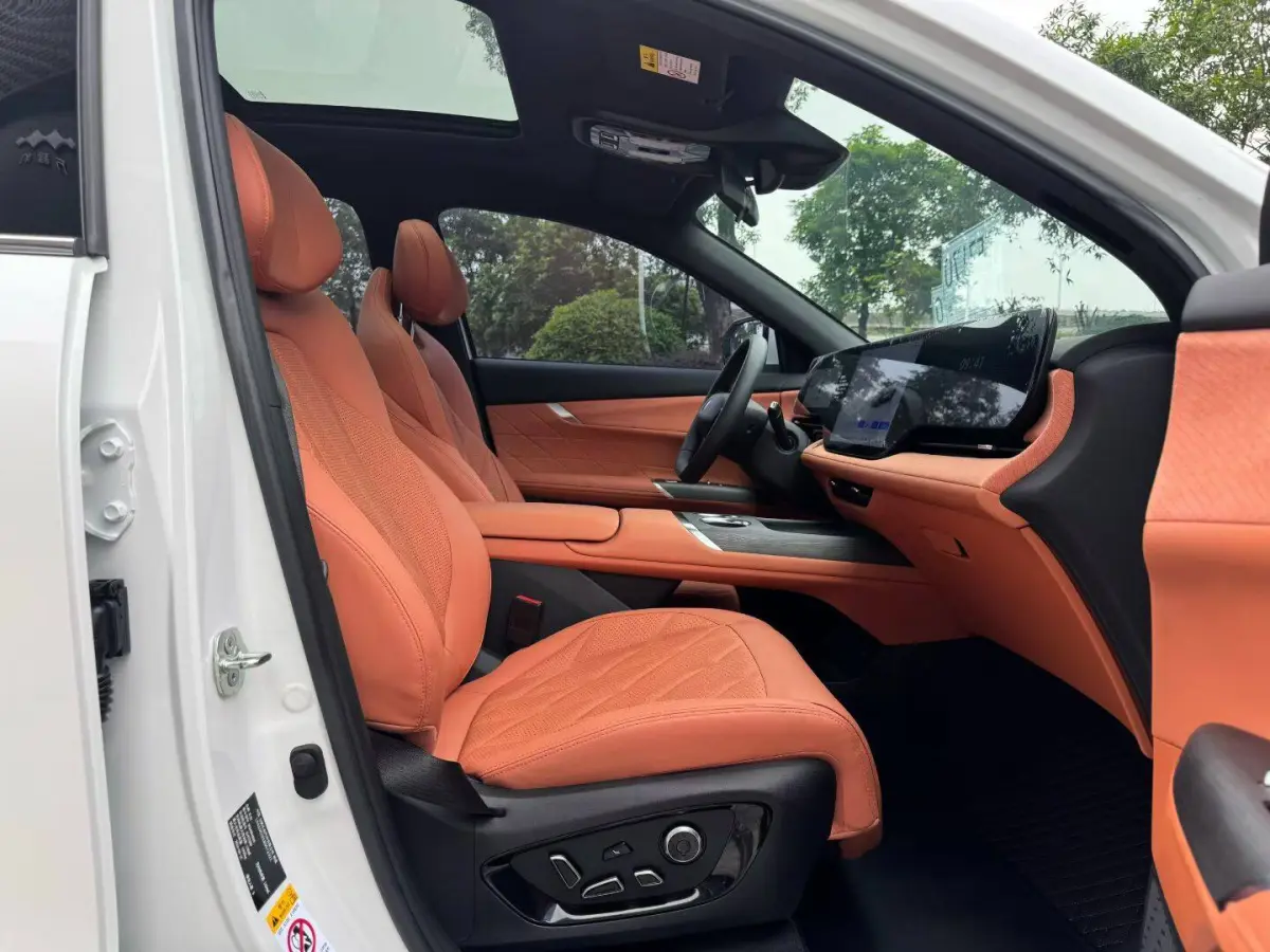Changan CS75plus, New Blue Whale 1.5T Smart Premium Edition. view 6