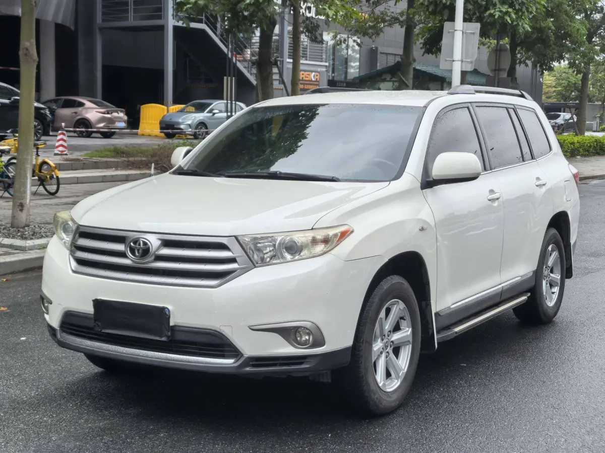 2014 Toyota Highlander 2.7L Elite main view