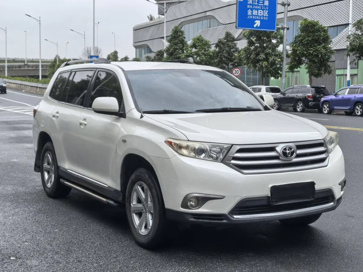 2014 Toyota Highlander 2.7L Elite view 3