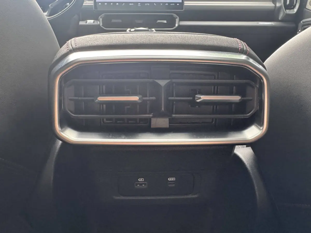 Jetour Traveler 2.0T Cross Country Edition view 25