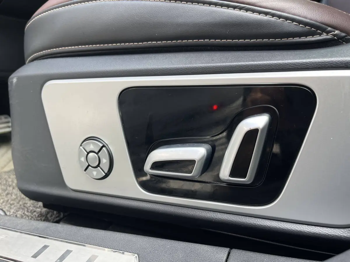 WEY VV6 2.0T Automatic Ultra Luxury Edition view 11
