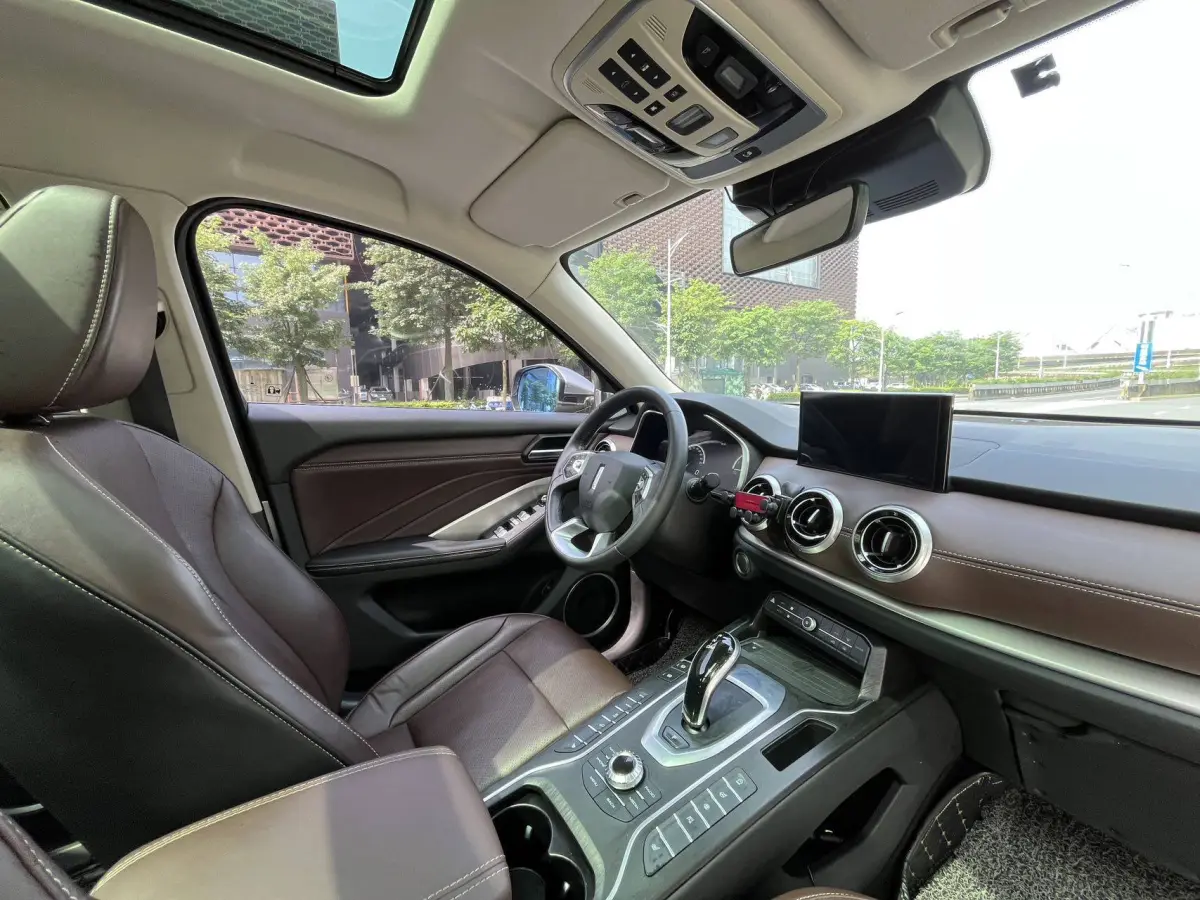 WEY VV6 2.0T Automatic Ultra Luxury Edition view 16