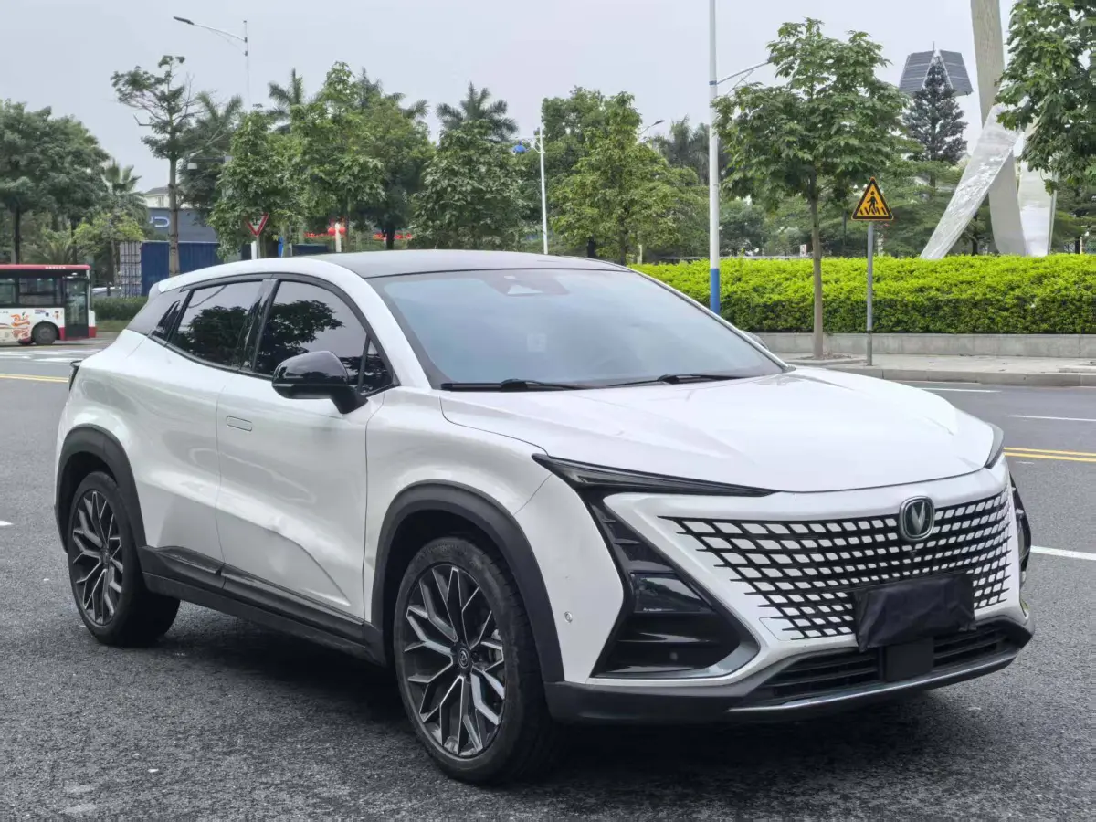 Changan UNI-T 1.5T Automatic Premium Edition view 3