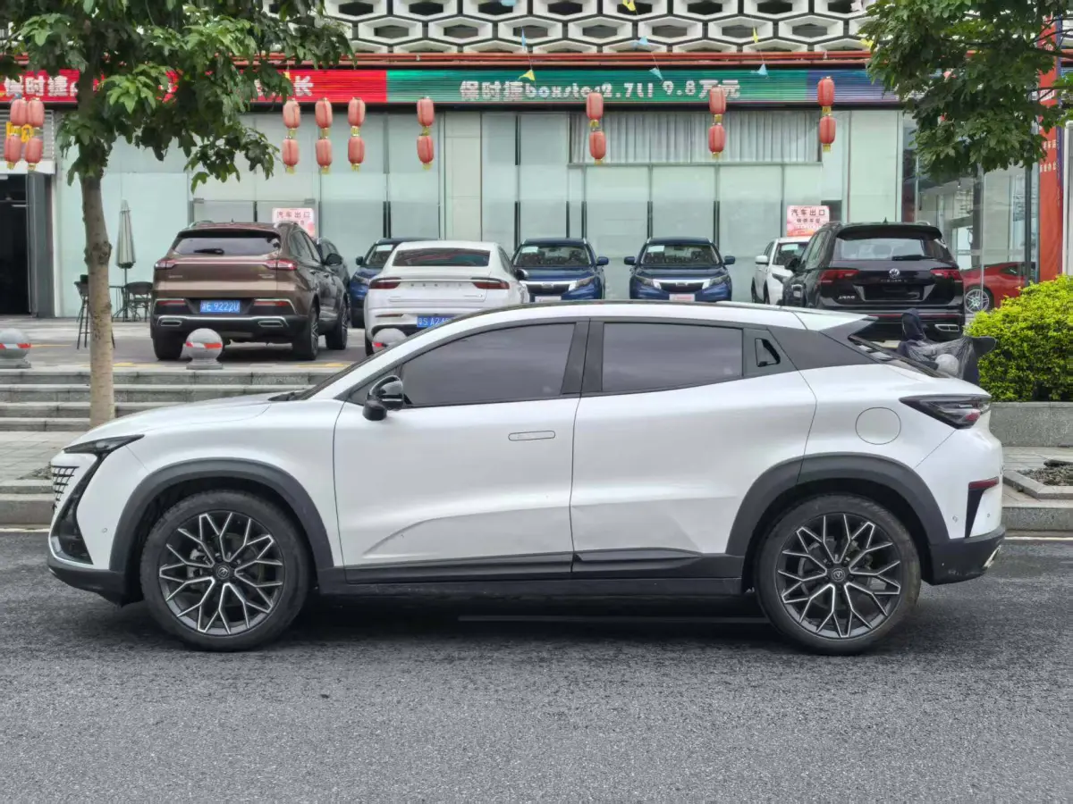 Changan UNI-T 1.5T Automatic Premium Edition view 4