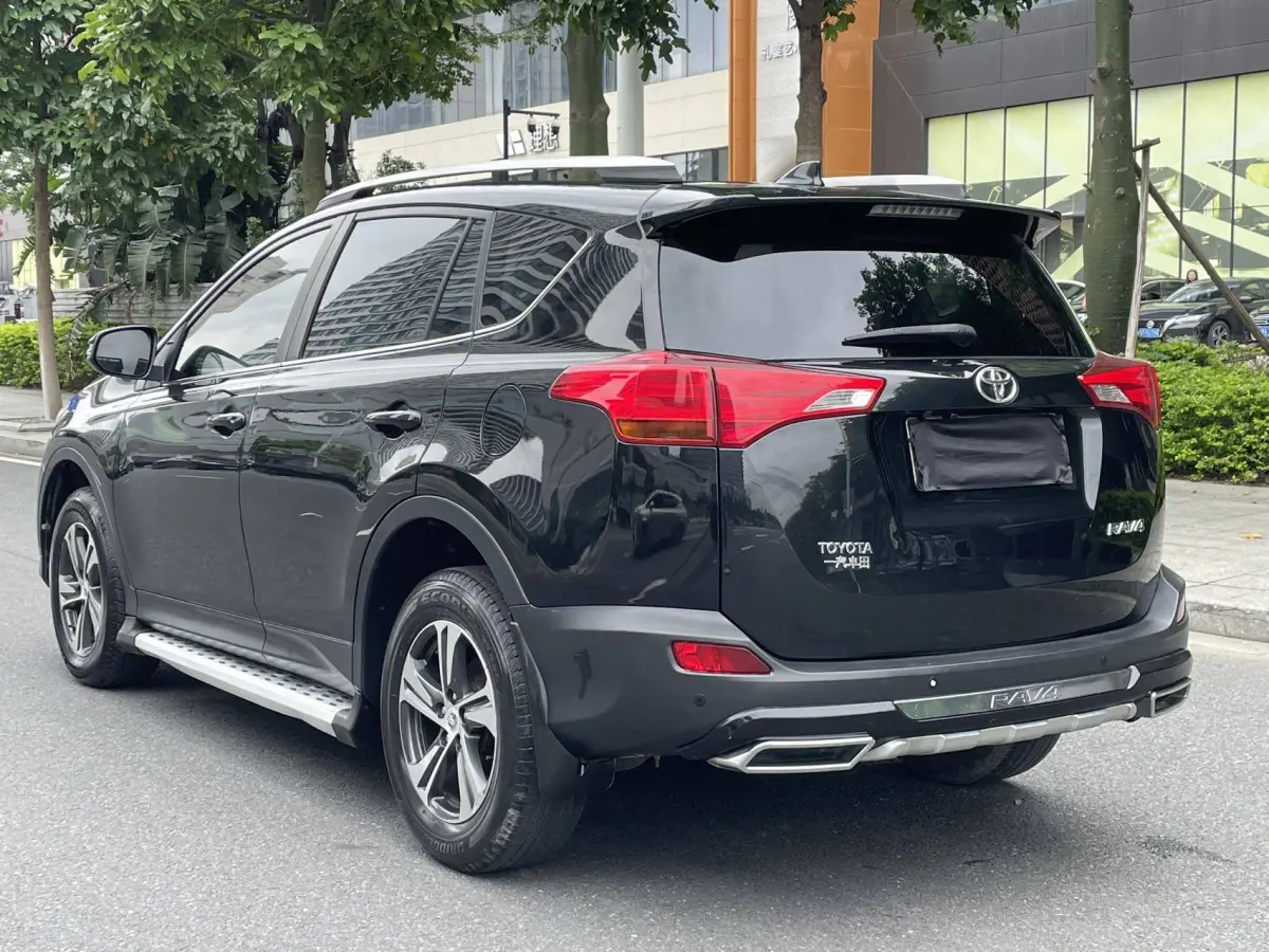 Toyota RAV4 2.0L CVT 2WD Fashion Edition view 4