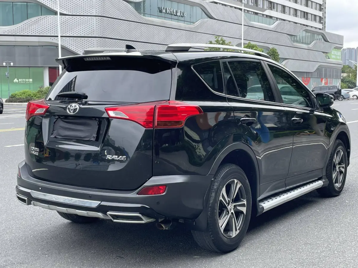 Toyota RAV4 2.0L CVT 2WD Fashion Edition view 5