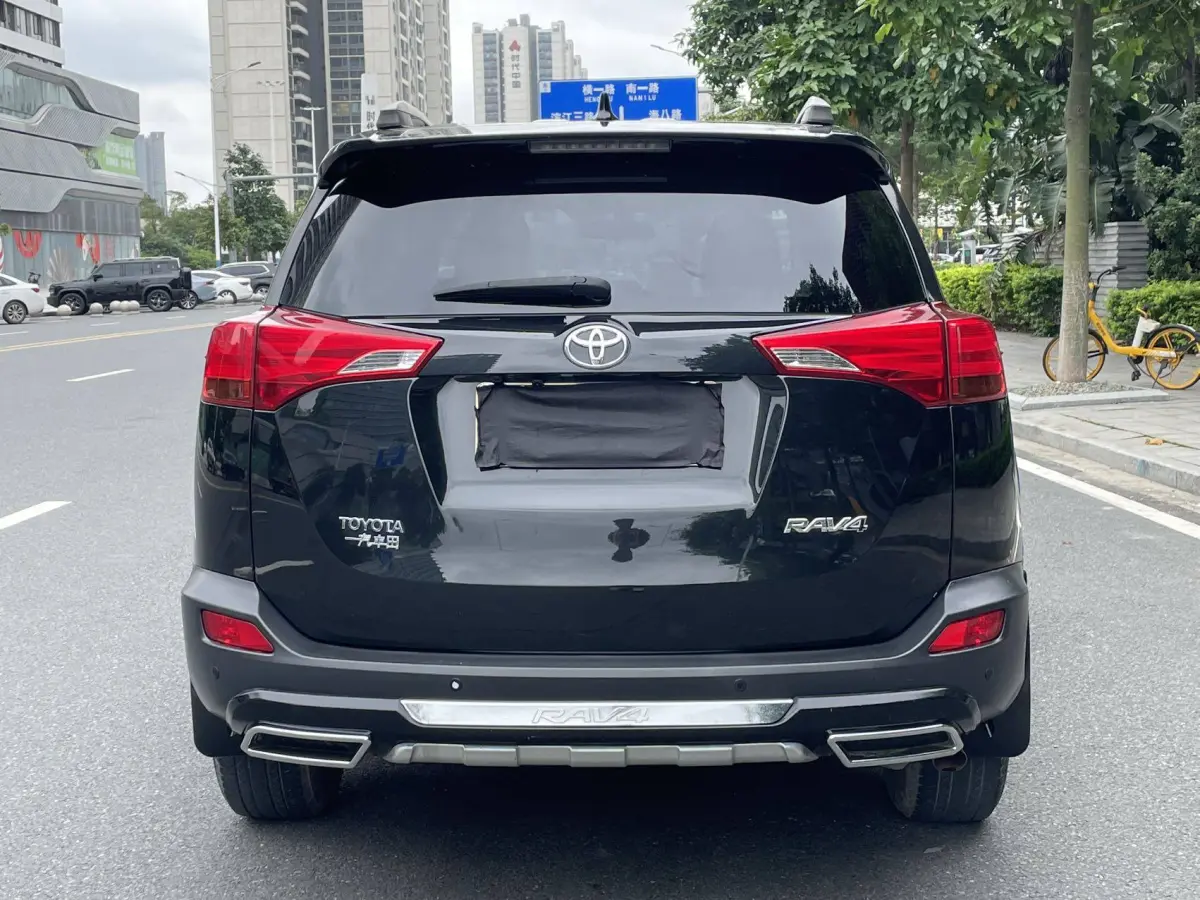 Toyota RAV4 2.0L CVT 2WD Fashion Edition view 6