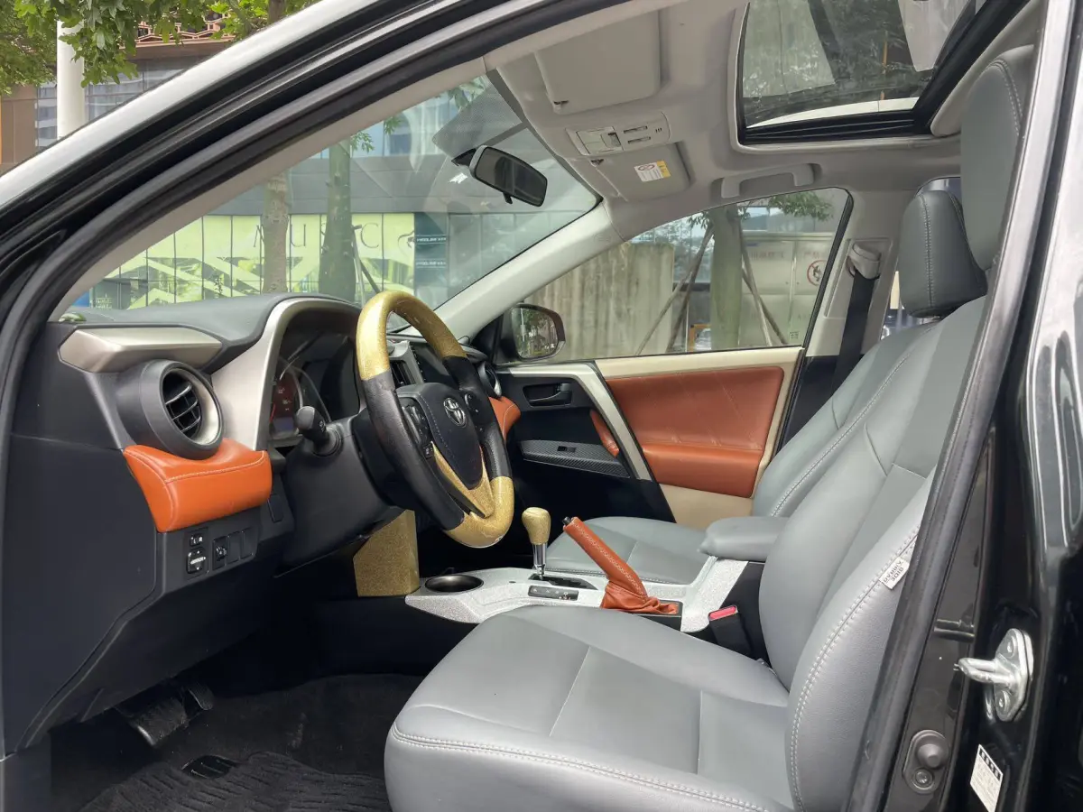 Toyota RAV4 2.0L CVT 2WD Fashion Edition view 8