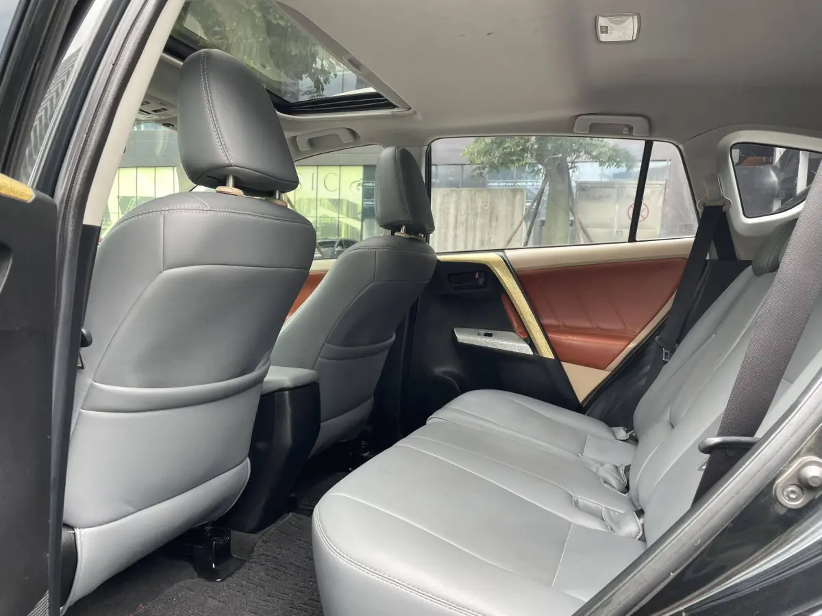Toyota RAV4 2.0L CVT 2WD Fashion Edition view 9