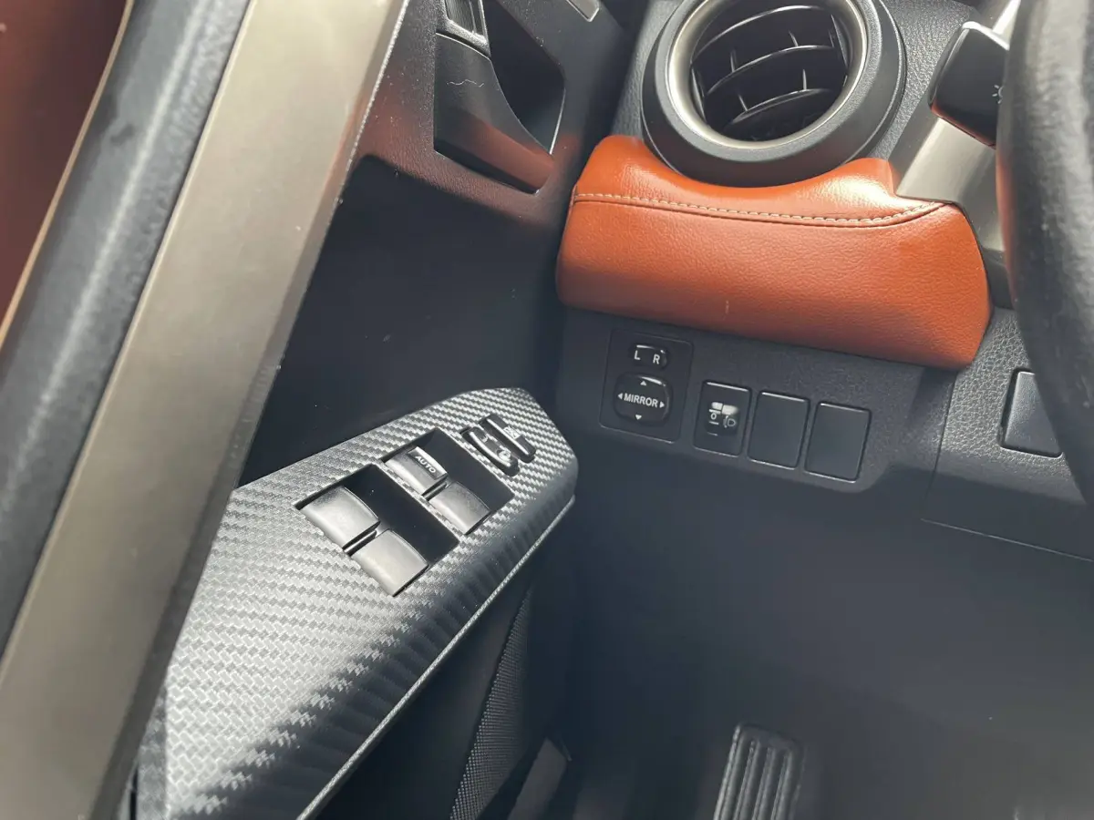 Toyota RAV4 2.0L CVT 2WD Fashion Edition view 13