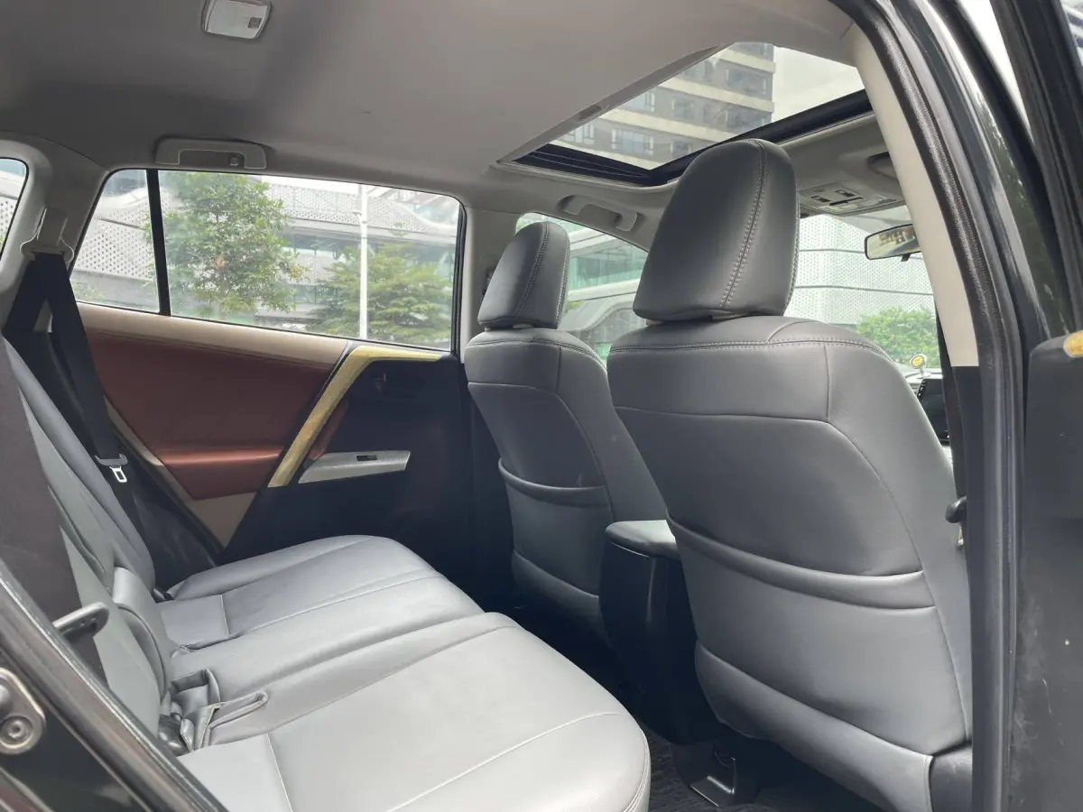 Toyota RAV4 2.0L CVT 2WD Fashion Edition view 15