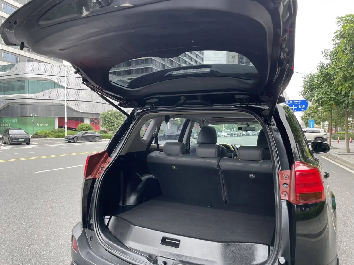 Toyota RAV4 2.0L CVT 2WD Fashion Edition view 17