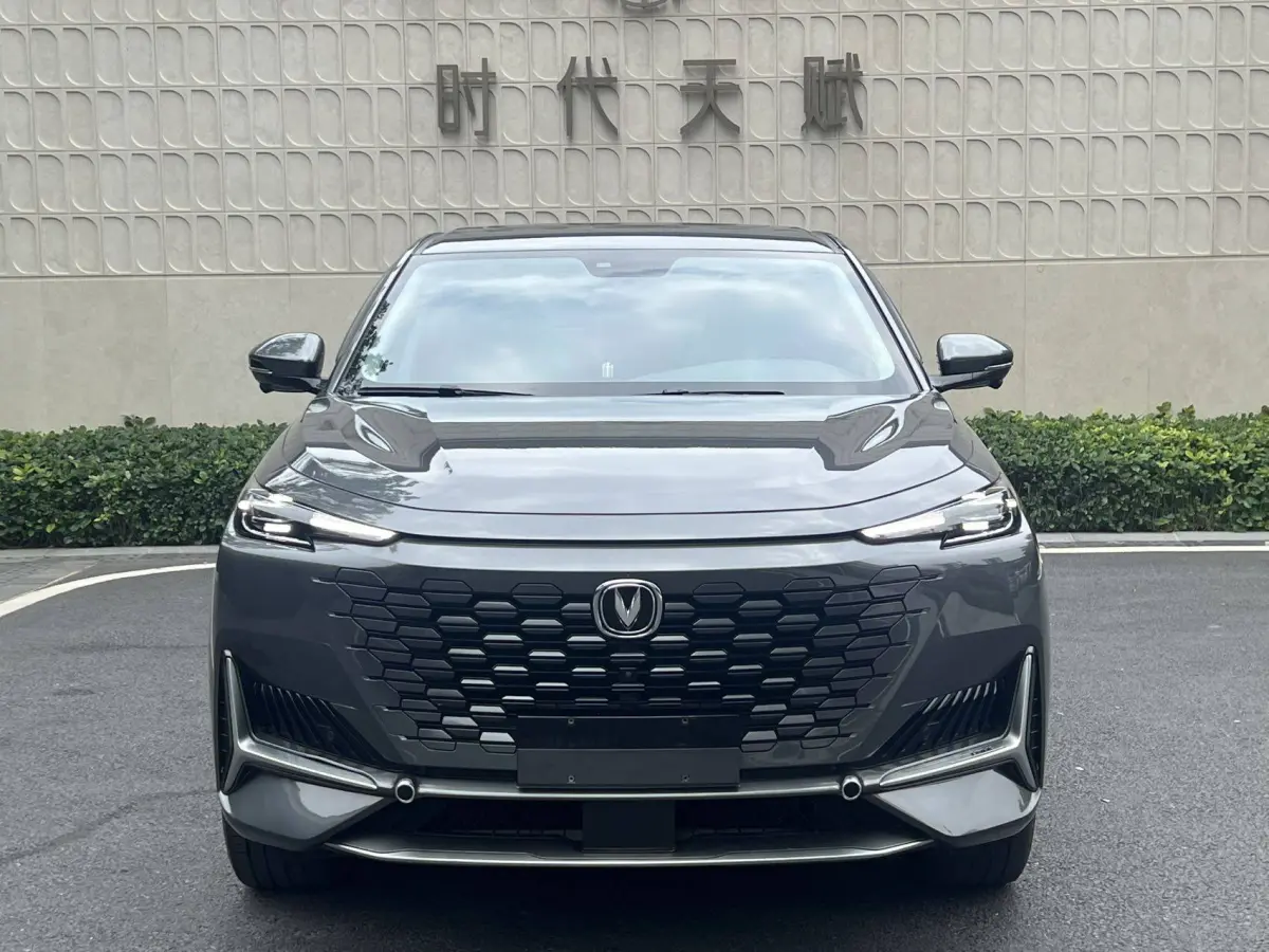 Changan UNI-K 2.0T AWD Premium Edition view 3