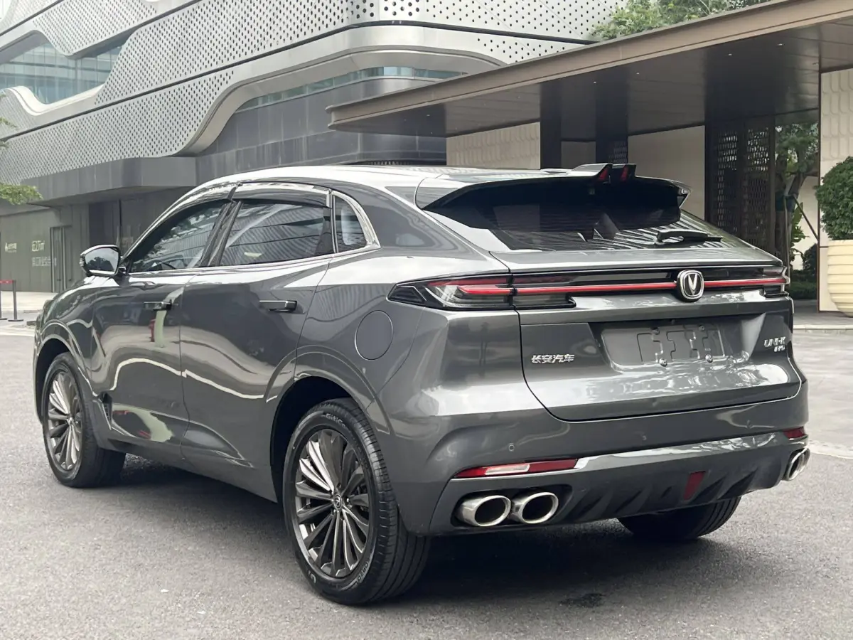 Changan UNI-K 2.0T AWD Premium Edition view 4