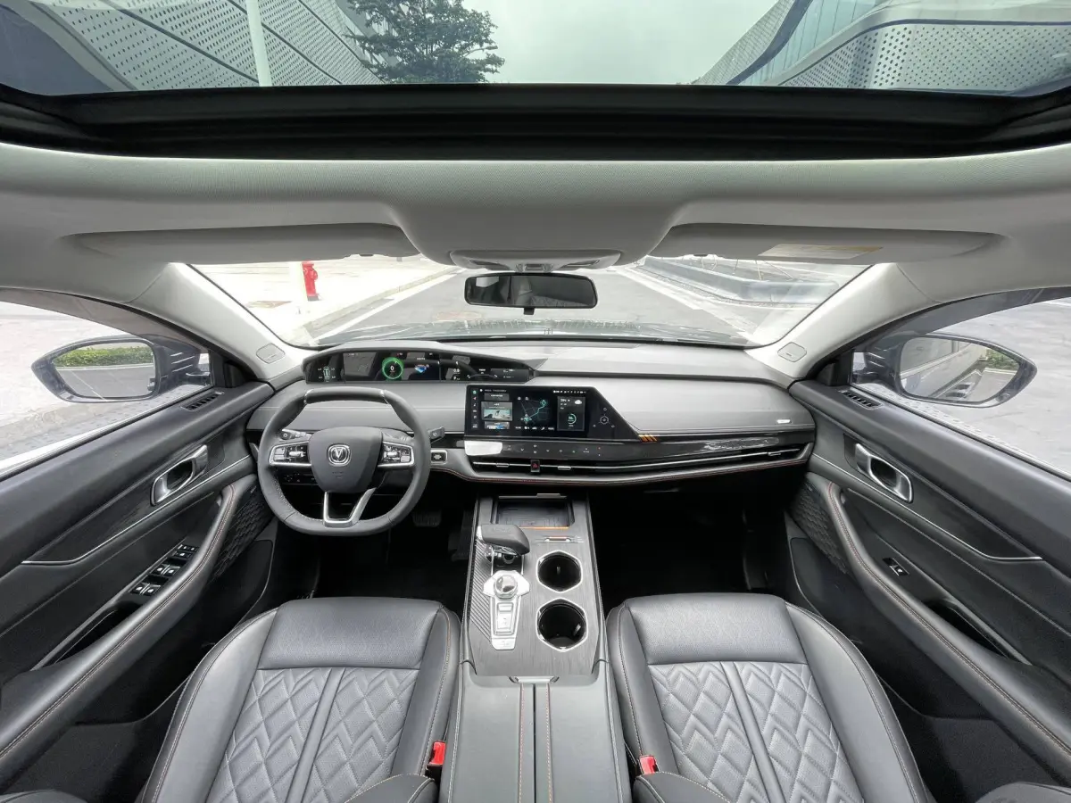 Changan UNI-K 2.0T AWD Premium Edition view 8