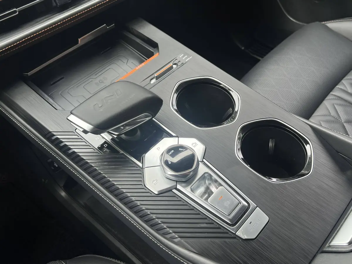 Changan UNI-K 2.0T AWD Premium Edition view 13