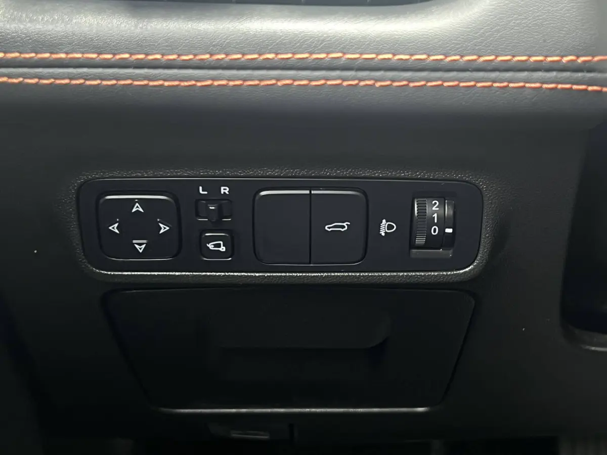 Changan UNI-K 2.0T AWD Premium Edition view 17