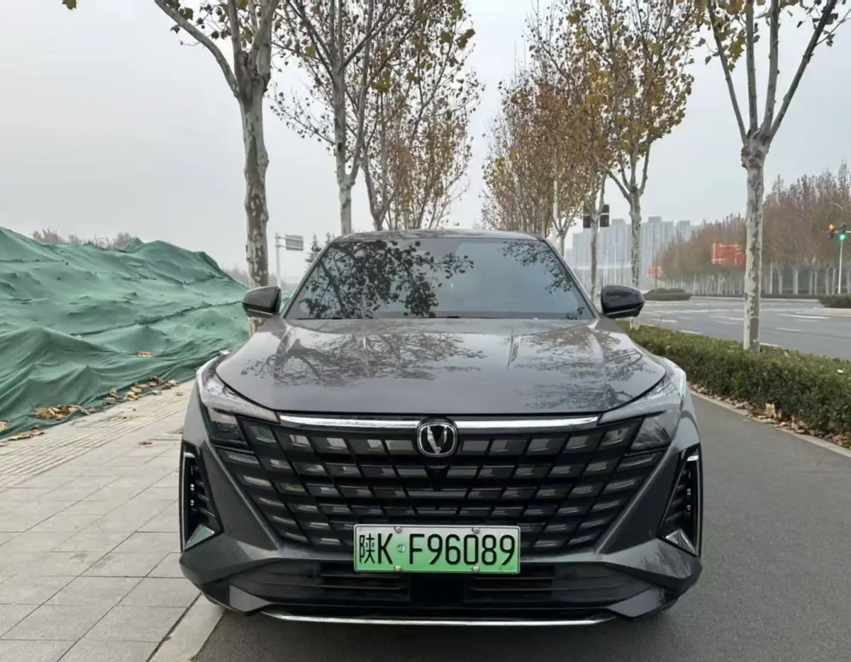 Changan UNI-Z iDD 1.5T Beyond Edition view 2