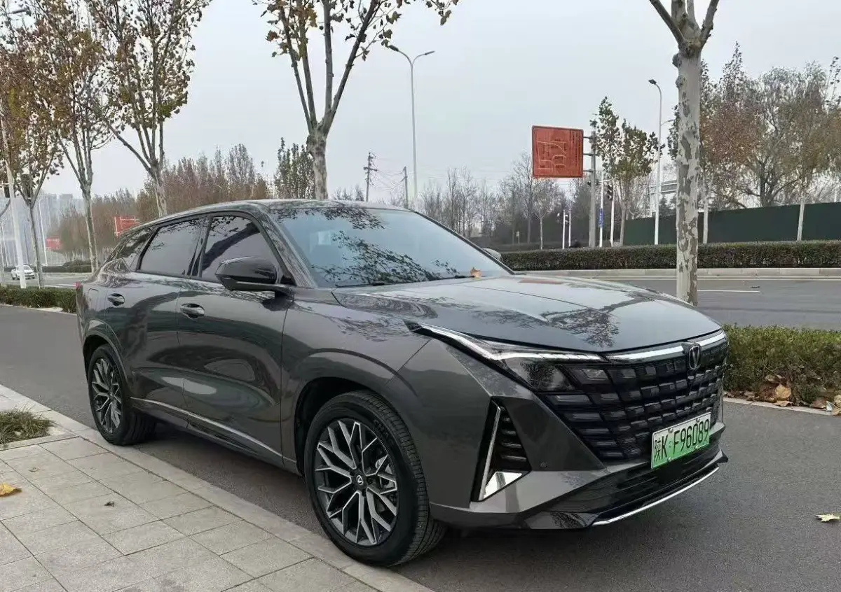 Changan UNI-Z iDD 1.5T Beyond Edition view 3