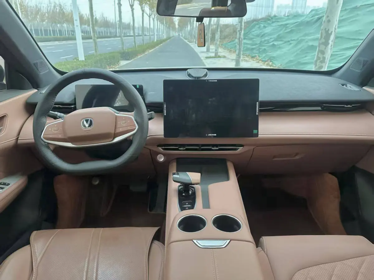Changan UNI-Z iDD 1.5T Beyond Edition view 4