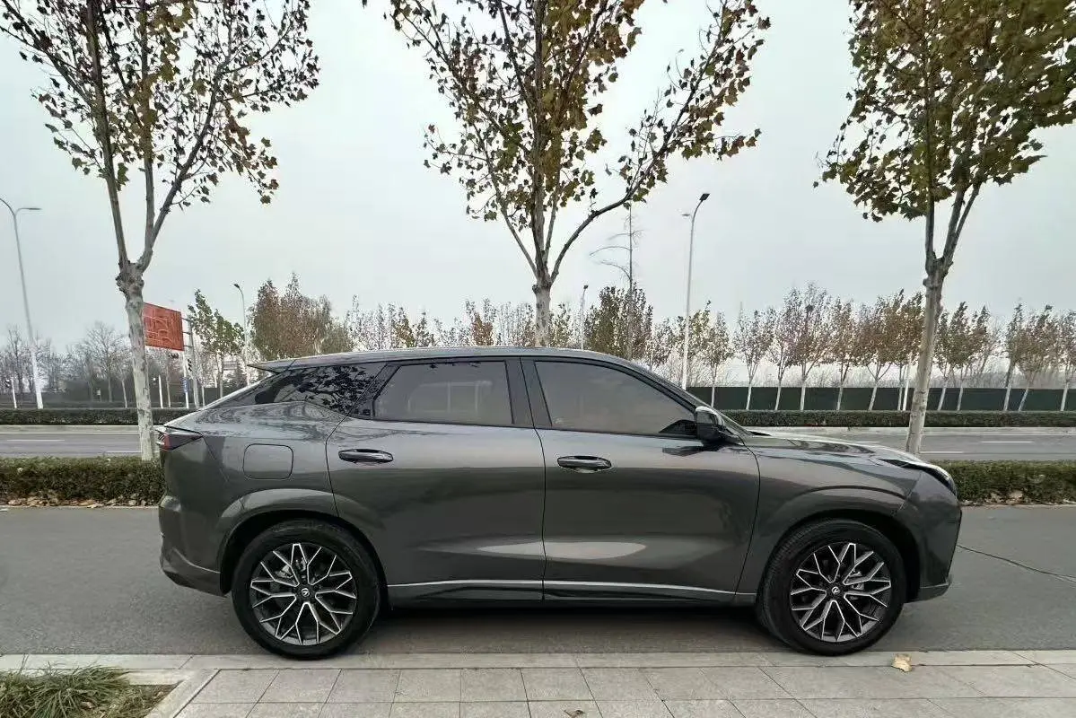 Changan UNI-Z iDD 1.5T Beyond Edition view 6