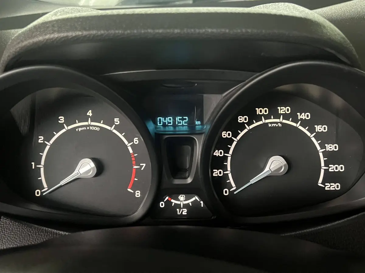 Ford EcoSport 1.5L Automatic Trend Edition view 9