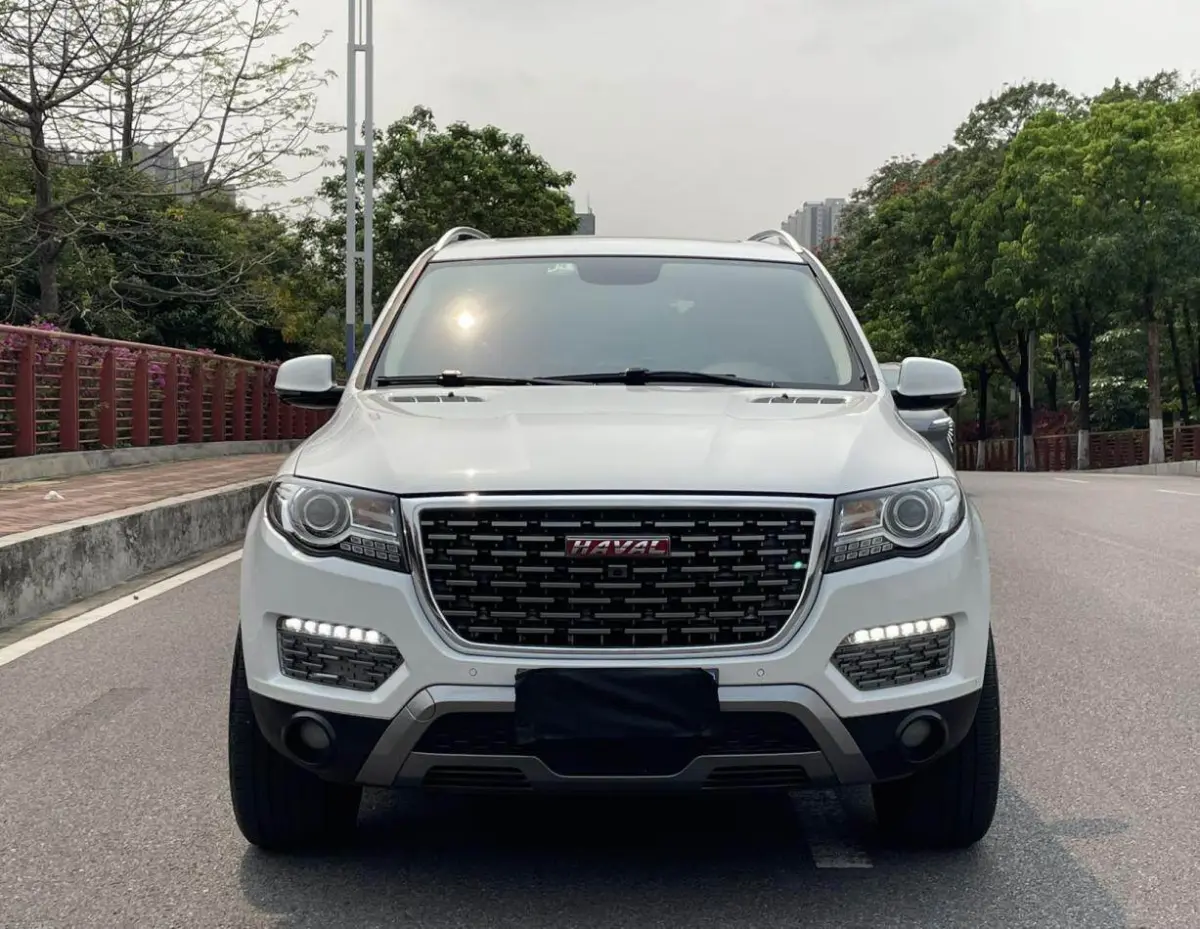 Haval H8, 2.0T Automatic 2WD Premium Edition view 2
