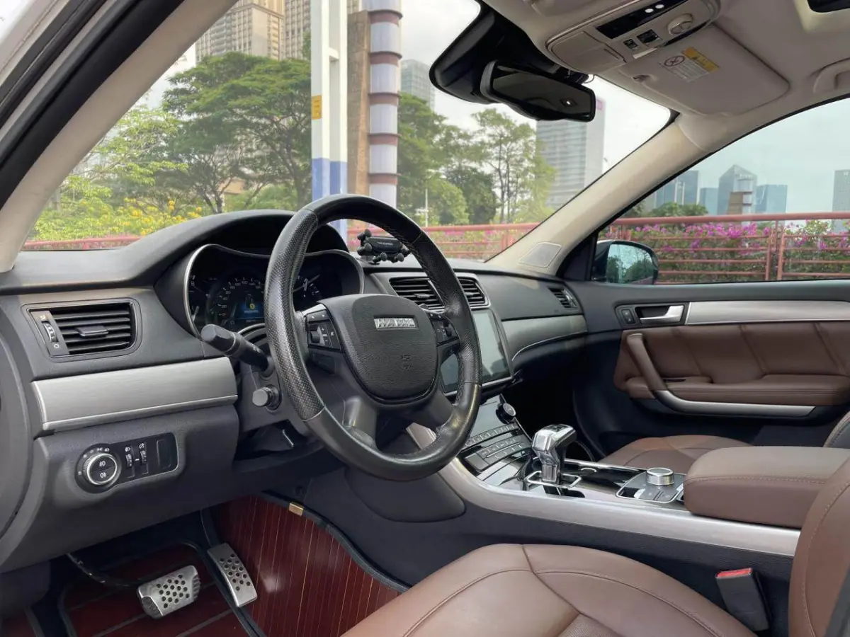 Haval H8, 2.0T Automatic 2WD Premium Edition view 5