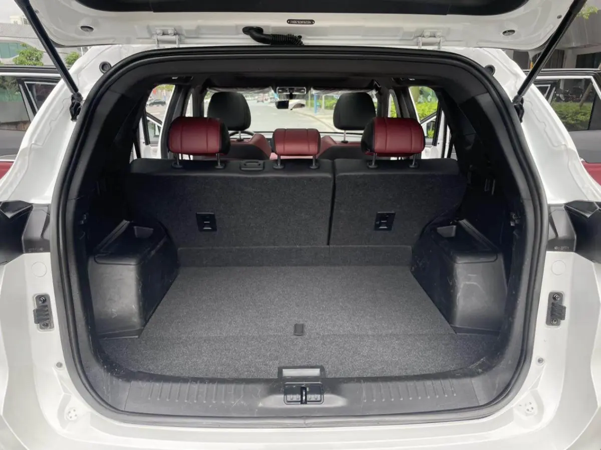 Jetour X70 PLUS 2021 1.6T DCT ground 5 seats view 9