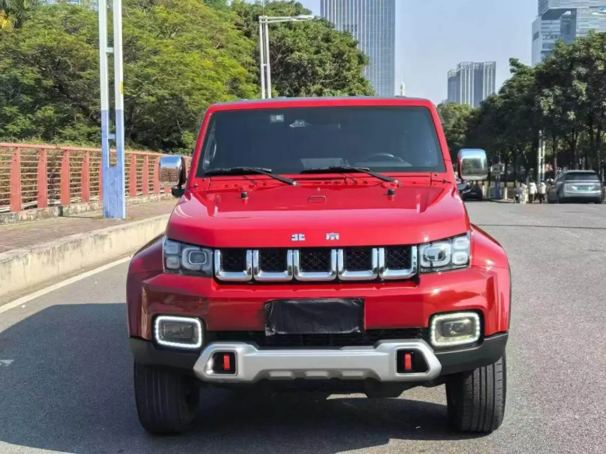 Beijing off-road BJ40. 2.0T Automatic Four-wheel Drive City Hunter Version Chivalrous Model view 2