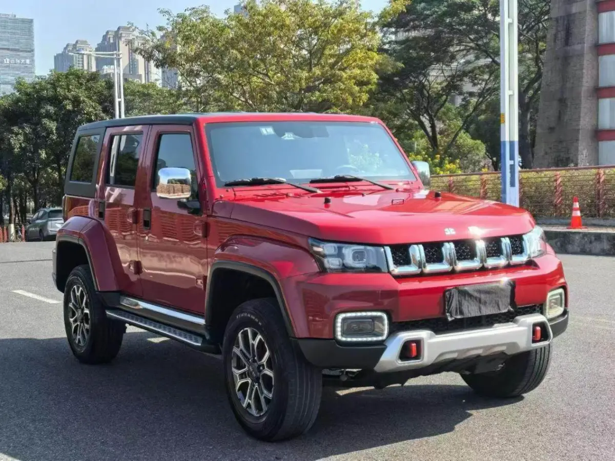 Beijing off-road BJ40. 2.0T Automatic Four-wheel Drive City Hunter Version Chivalrous Model view 3