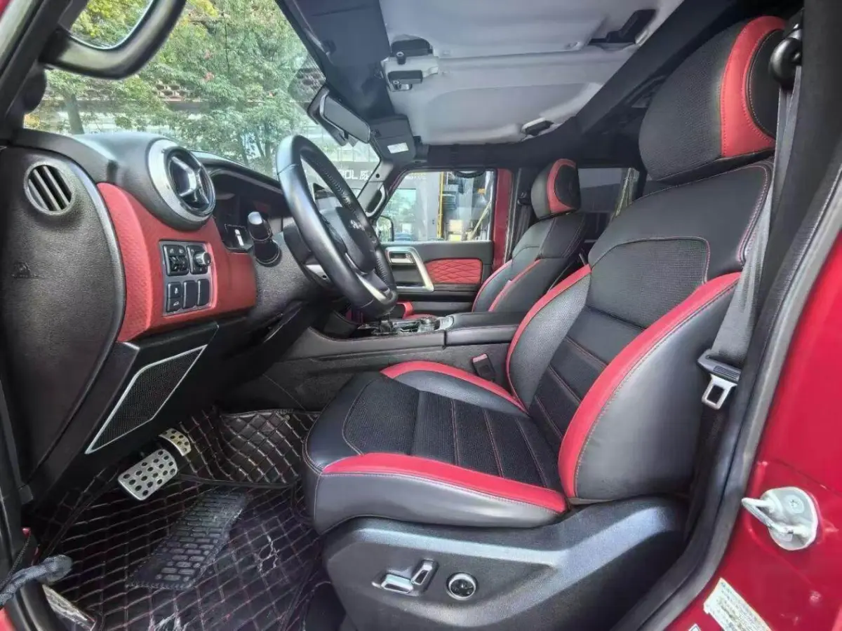 Beijing off-road BJ40. 2.0T Automatic Four-wheel Drive City Hunter Version Chivalrous Model view 4
