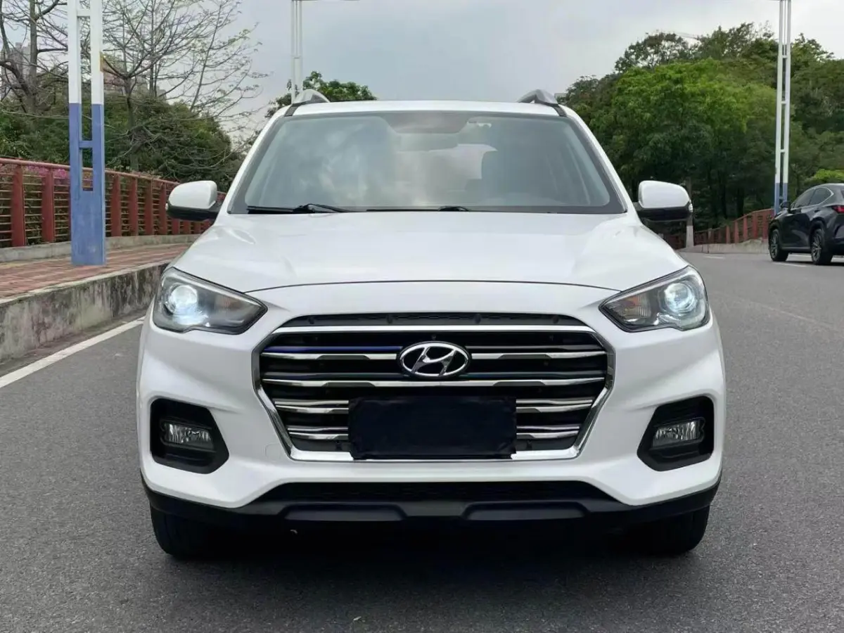 Beijing Hyundai ix35 2019 2.0L automatic two-wheel drive Zhiyong Enjoy Edition view 2