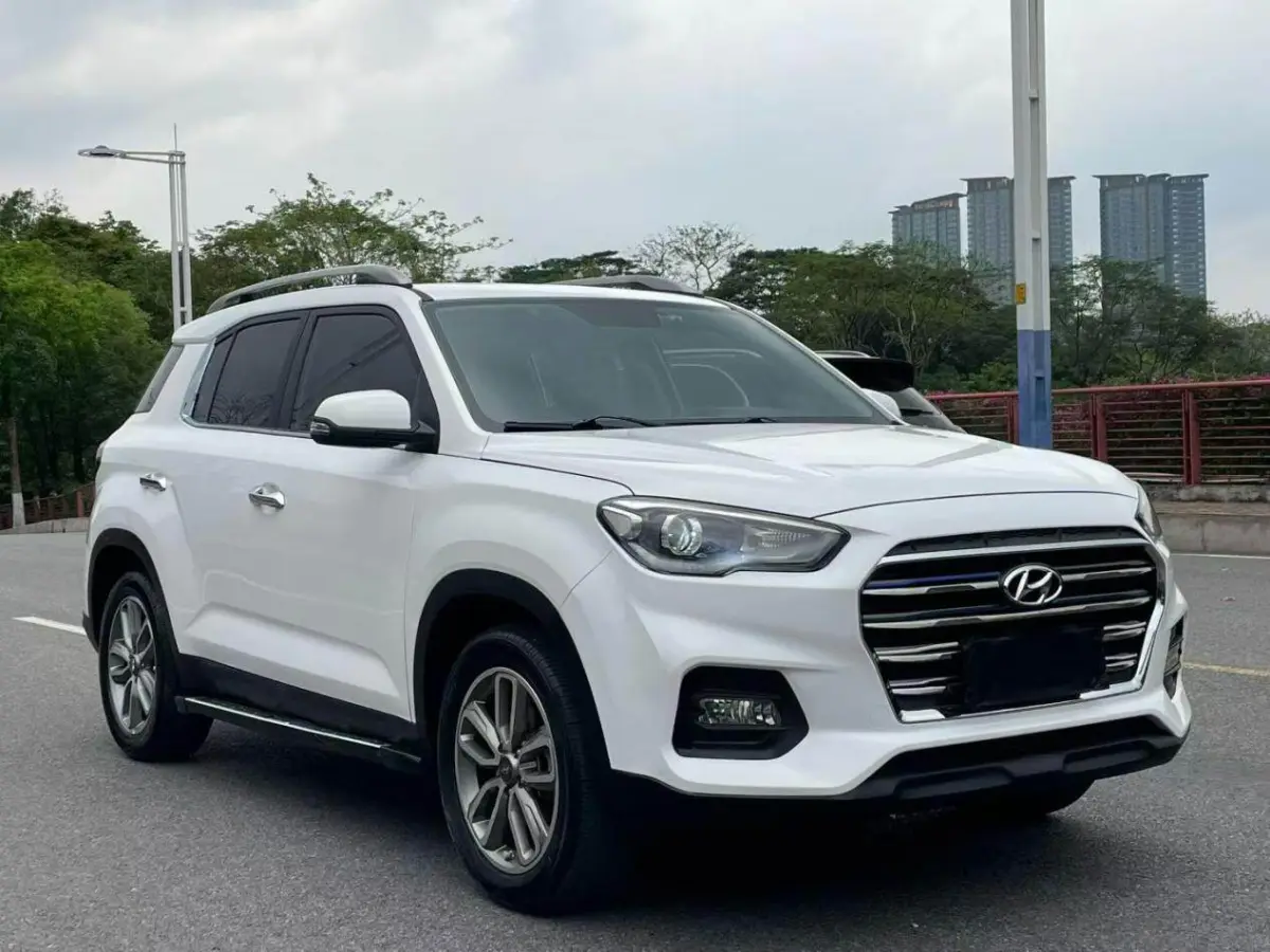 Beijing Hyundai ix35 2019 2.0L automatic two-wheel drive Zhiyong Enjoy Edition view 3