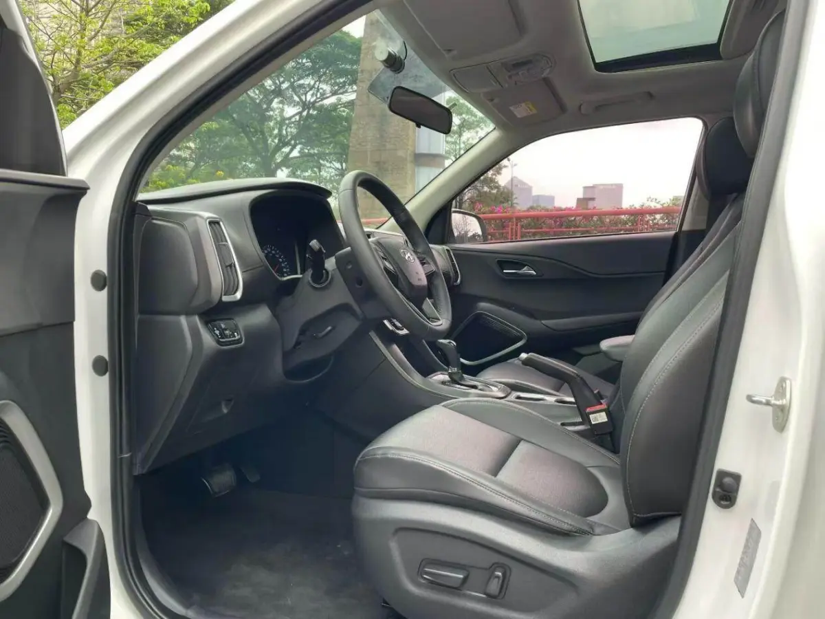 Beijing Hyundai ix35 2019 2.0L automatic two-wheel drive Zhiyong Enjoy Edition view 4