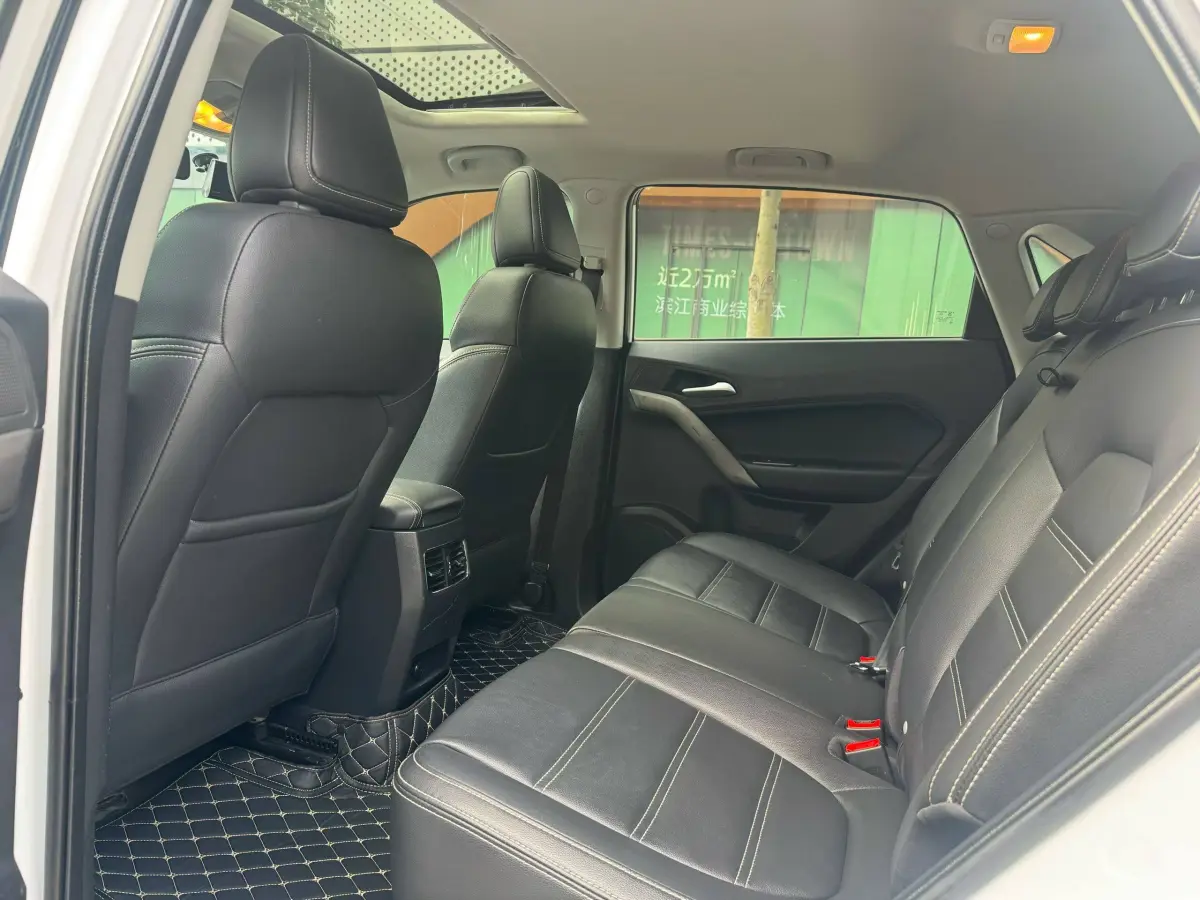 MG GS 1.5T Automatic Luxury Edition view 5