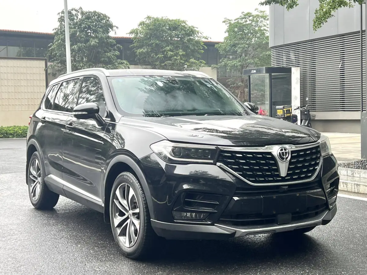 Zhonghua V7 1.6T 280T DCT Luxury Edition view 2