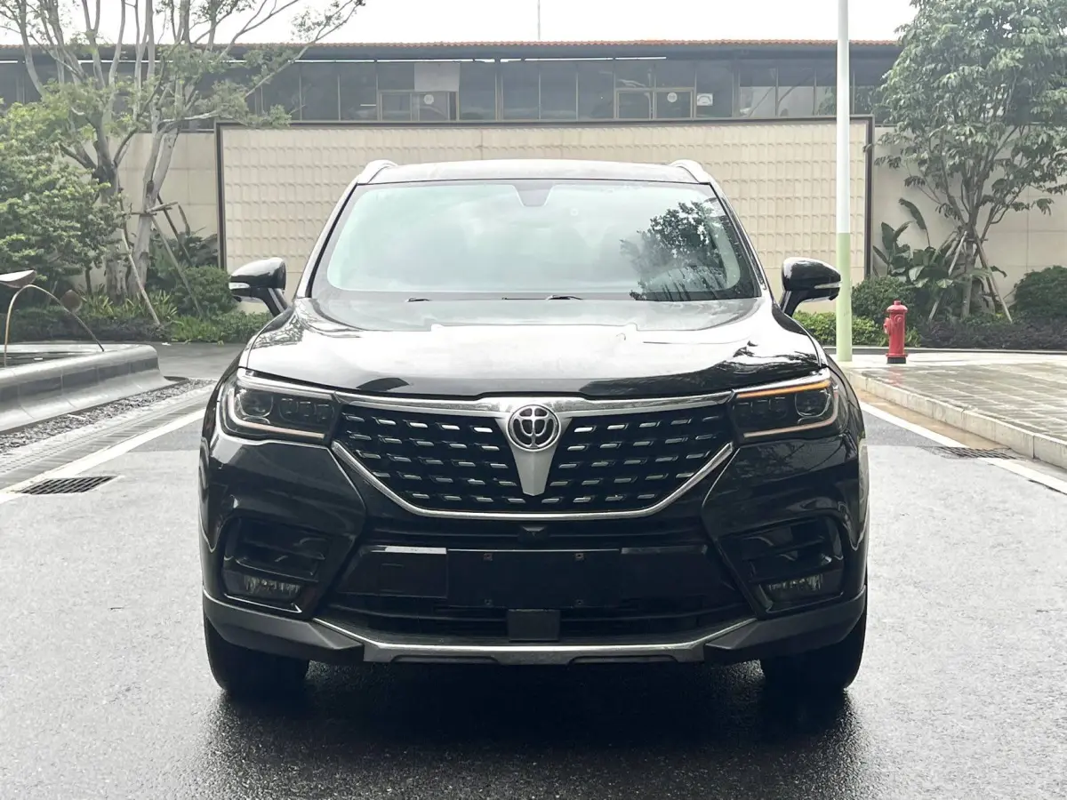 Zhonghua V7 1.6T 280T DCT Luxury Edition view 3