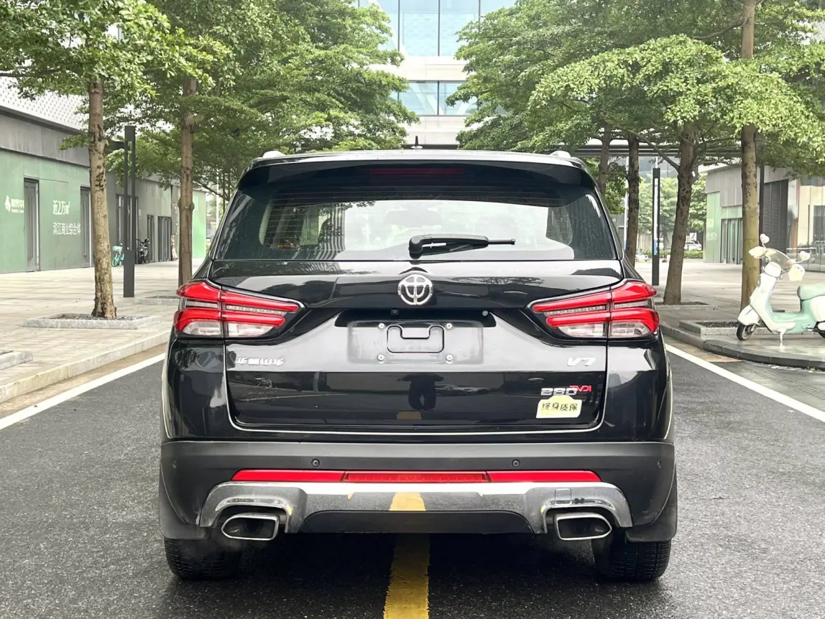 Zhonghua V7 1.6T 280T DCT Luxury Edition view 6
