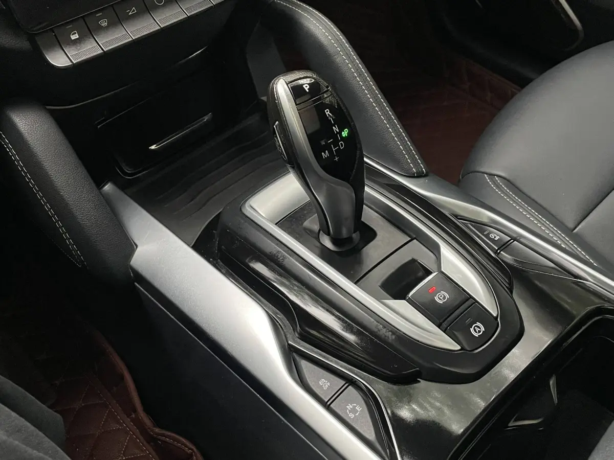 Zhonghua V7 1.6T 280T DCT Luxury Edition view 14