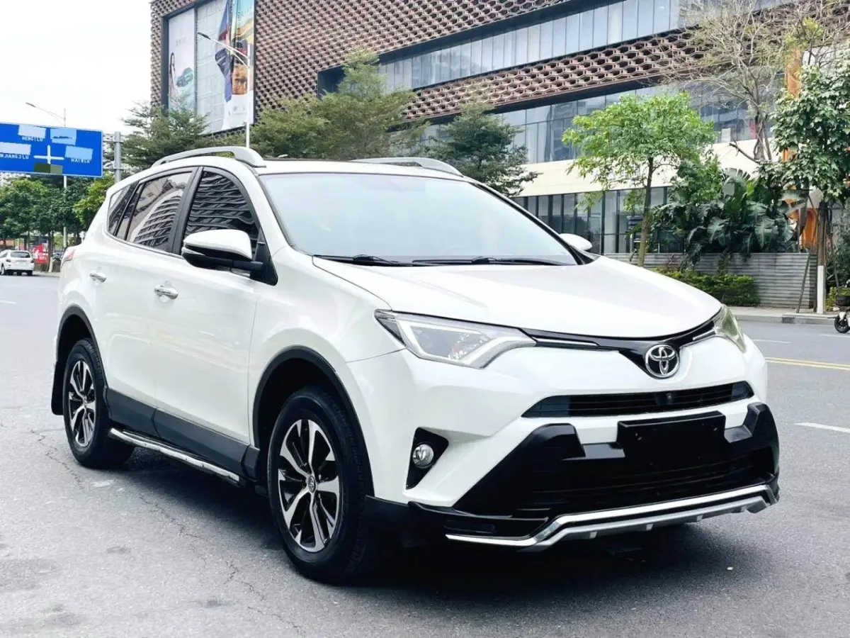 Toyota RAV4, 2.0L Fashion Edition. view 3