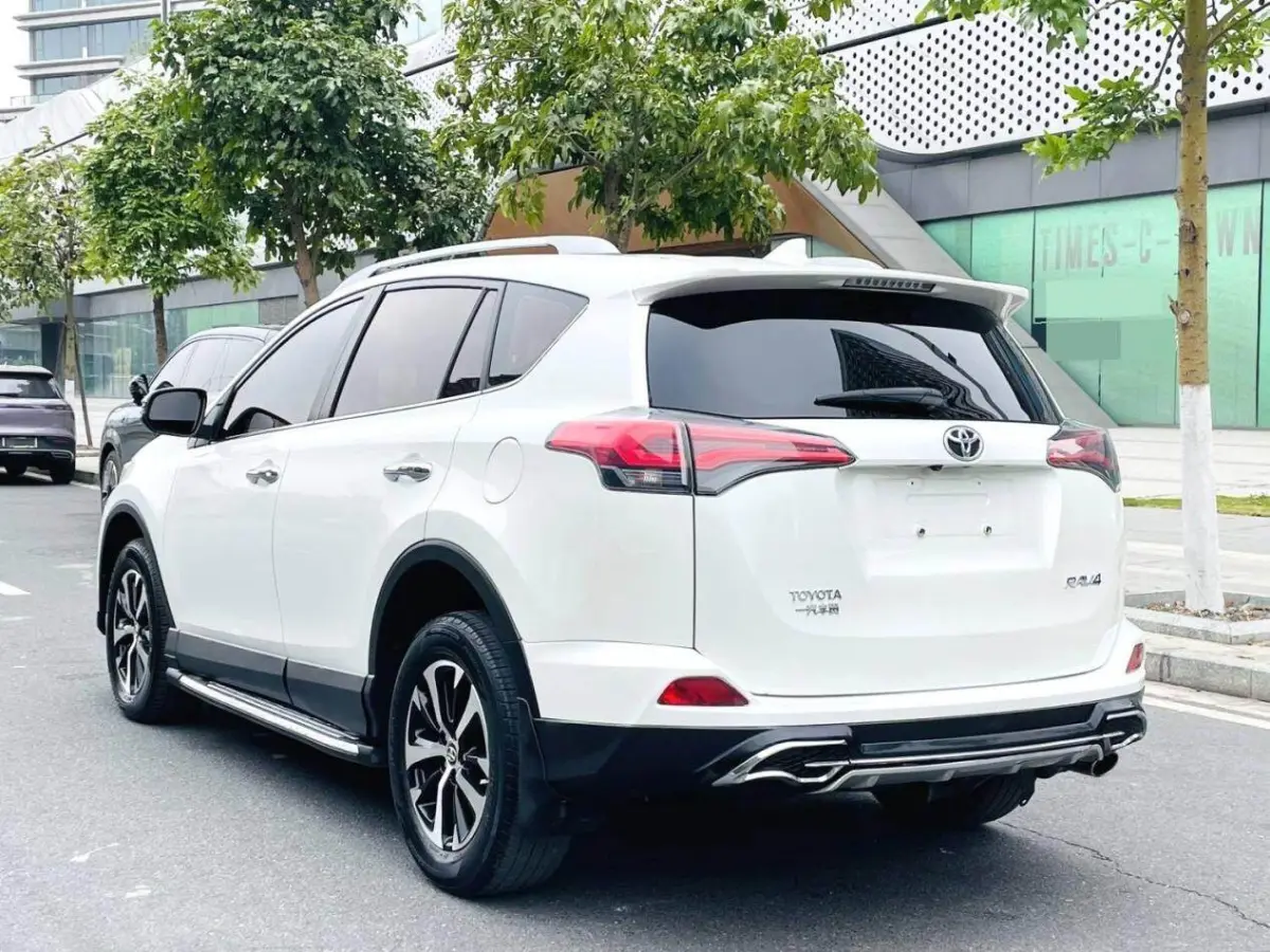 Toyota RAV4, 2.0L Fashion Edition. view 5