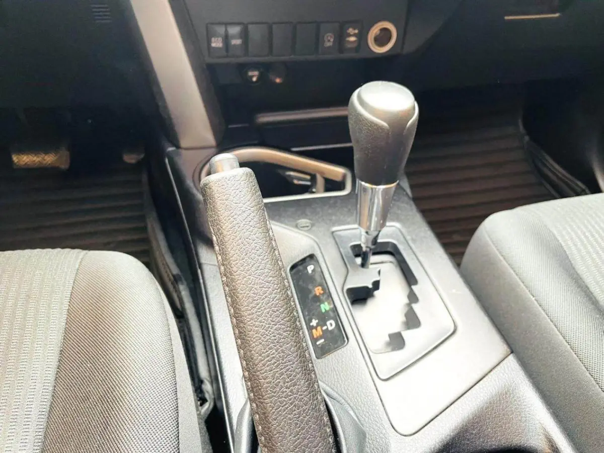 Toyota RAV4, 2.0L Fashion Edition. view 11