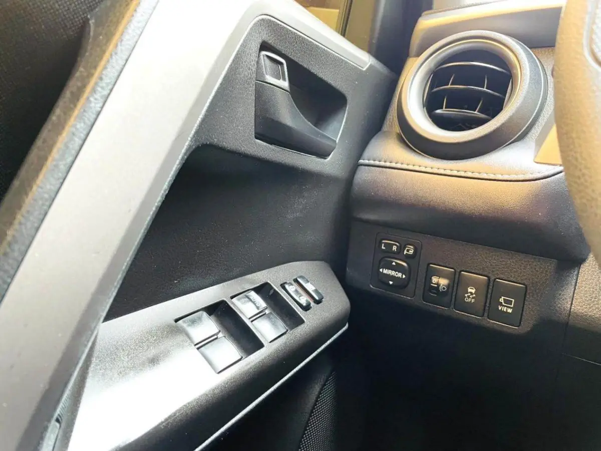 Toyota RAV4, 2.0L Fashion Edition. view 12