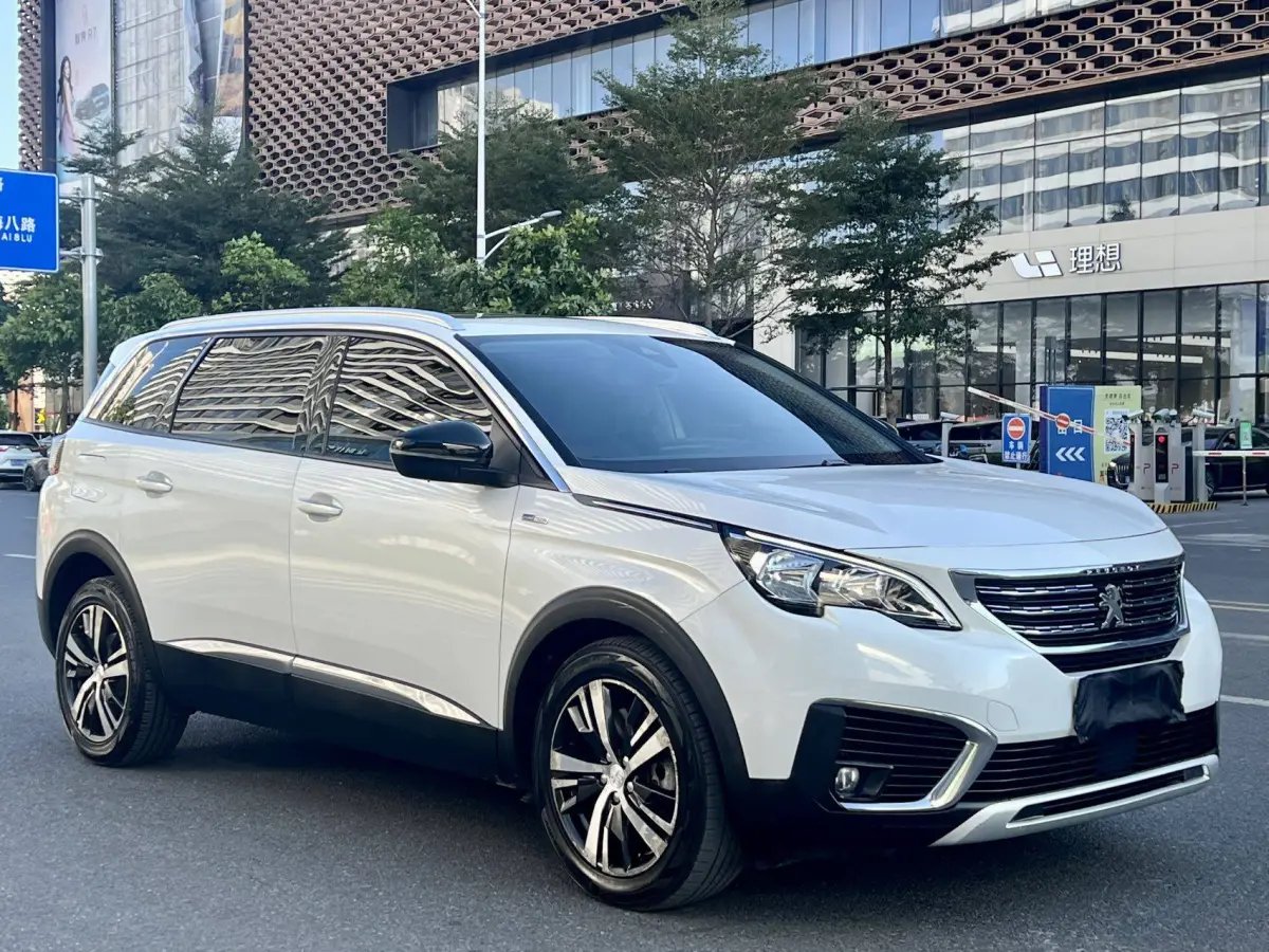 Peugeot 5008 350THP Elite 7-Seater view 2